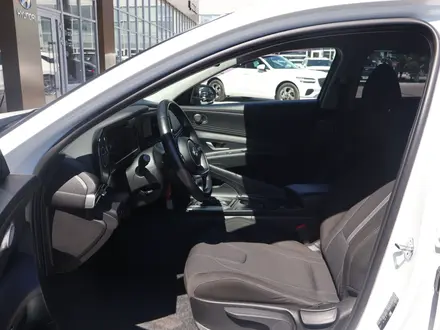 Hyundai Elantra Elegance 2023 года за 7 890 000 тг. в Астана – фото 16