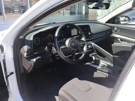 Hyundai Elantra Elegance 2023 года за 7 890 000 тг. в Астана – фото 17
