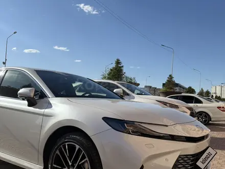 Toyota Camry 2024 года за 21 000 000 тг. в Атырау – фото 2