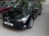 Hyundai Accent 2023 года за 7 700 000 тг. в Караганда – фото 2