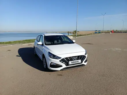 Hyundai i30 2022 года за 9 150 000 тг. в Петропавловск – фото 2