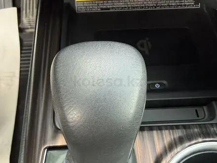 Toyota Camry 2019 года за 16 500 000 тг. в Алматы – фото 13