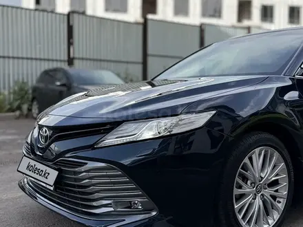 Toyota Camry 2019 года за 16 500 000 тг. в Алматы – фото 14