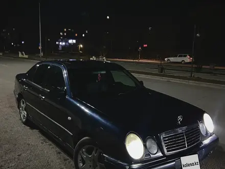 Mercedes-Benz E 320 1998 года за 2 000 000 тг. в Жезказган – фото 2