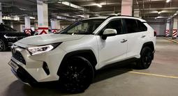 Toyota RAV4 2021 года за 16 190 000 тг. в Алматы – фото 2