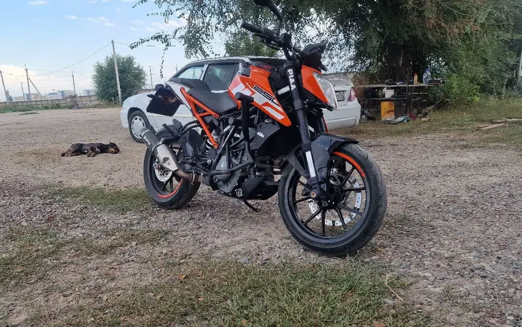 KTM  250 Duke 2017 годаүшін1 400 000 тг. в Алматы