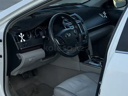 Toyota Camry 2013 года за 6 950 000 тг. в Атырау – фото 10