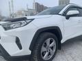 Toyota RAV4 2021 года за 18 900 000 тг. в Астана – фото 3