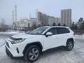 Toyota RAV4 2021 года за 18 900 000 тг. в Астана – фото 2