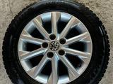 Комплеки резину и диски оригинал toyota camry 50 за 220 000 тг. в Актобе – фото 5