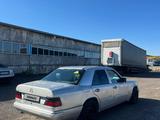 Mercedes-Benz E 260 1992 годаүшін800 000 тг. в Темиртау – фото 2