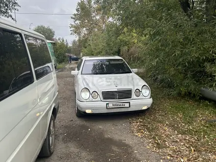 Mercedes-Benz E 200 1996 года за 2 400 000 тг. в Щучинск – фото 2