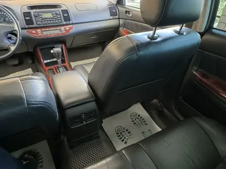 Toyota Camry 2003 года за 7 500 000 тг. в Актобе – фото 19