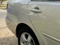 Toyota Camry 2003 года за 7 500 000 тг. в Актобе – фото 24