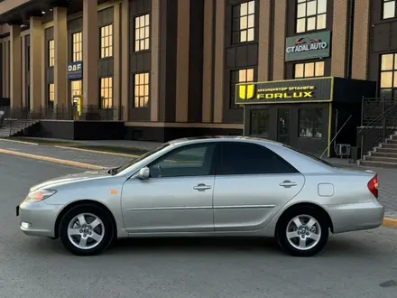 Toyota Camry 2003 года за 7 500 000 тг. в Актобе – фото 32