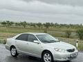 Toyota Camry 2003 года за 7 500 000 тг. в Актобе – фото 42
