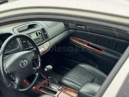 Toyota Camry 2003 года за 7 500 000 тг. в Актобе – фото 44