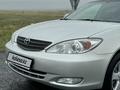 Toyota Camry 2003 года за 7 500 000 тг. в Актобе – фото 45