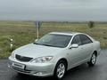 Toyota Camry 2003 года за 7 500 000 тг. в Актобе – фото 47