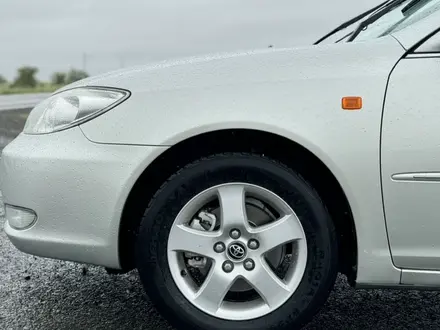 Toyota Camry 2003 года за 7 500 000 тг. в Актобе – фото 49