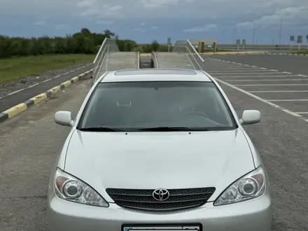 Toyota Camry 2003 года за 7 500 000 тг. в Актобе – фото 52