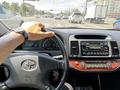 Toyota Camry 2003 года за 7 500 000 тг. в Актобе – фото 66