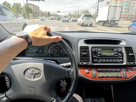 Toyota Camry 2003 года за 7 500 000 тг. в Актобе – фото 66