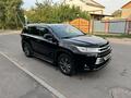 Toyota Highlander 2018 года за 15 890 000 тг. в Алматы