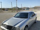 Mercedes-Benz E 320 2001 годаfor7 200 000 тг. в Жанаозен – фото 3