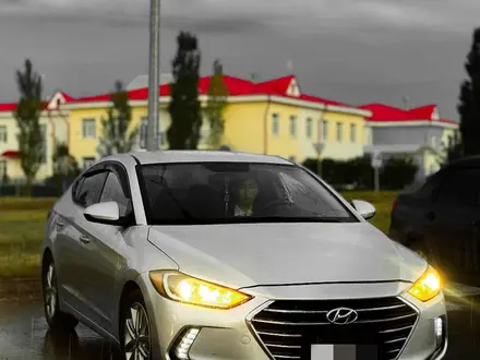 Hyundai Elantra 2016 года за 4 000 000 тг. в Уральск