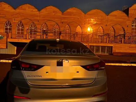 Hyundai Elantra 2016 года за 4 000 000 тг. в Уральск – фото 3