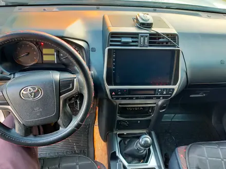 Toyota Land Cruiser Prado 2018 года за 19 000 000 тг. в Атырау – фото 13