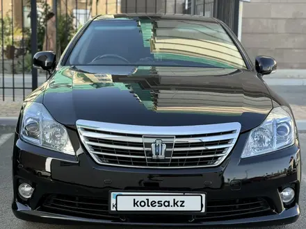 Toyota Crown, 2012