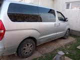 Hyundai Starex 2009 года за 6 800 000 тг. в Уральск – фото 2