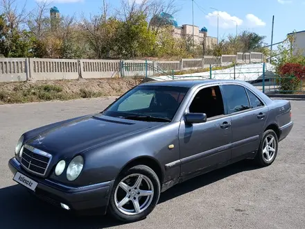 Mercedes-Benz E 290 1996 года за 2 500 000 тг. в Жезказган – фото 2