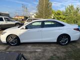 Toyota Camry 2016 года за 6 800 000 тг. в Уральск – фото 5