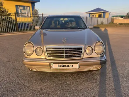 Mercedes-Benz E 230 1996 года за 2 700 000 тг. в Атбасар – фото 5