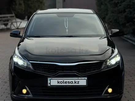 Kia Rio 2021 года за 8 200 000 тг. в Семей – фото 2