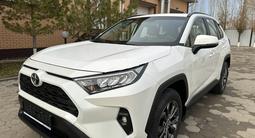 Toyota RAV4 2022 года за 20 000 000 тг. в Актобе