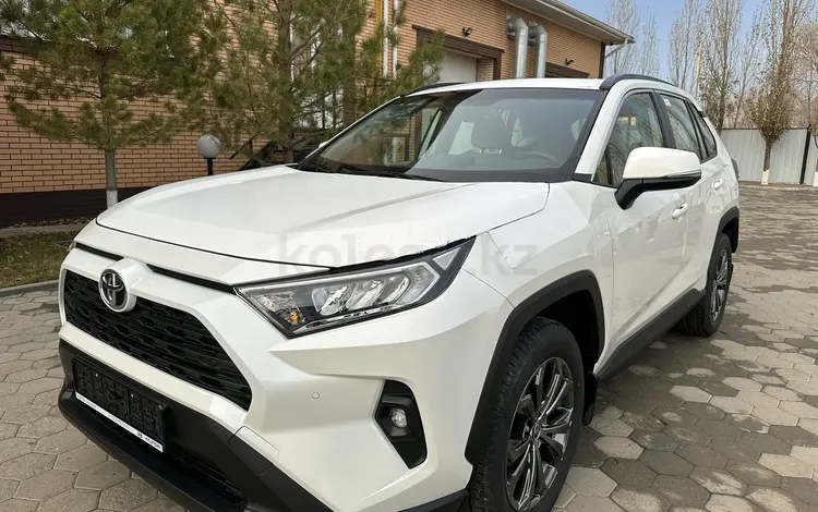 Toyota RAV4 2022 года за 20 000 000 тг. в Актобе