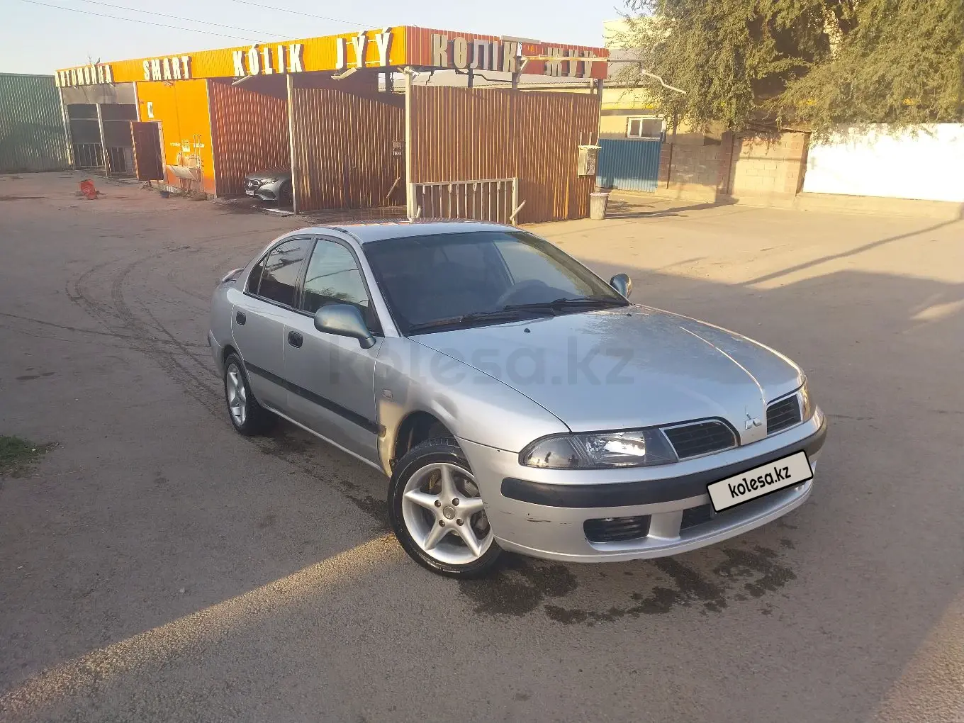 Mitsubishi Carisma, 1999