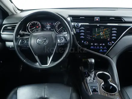 Toyota Camry 2019 года за 14 300 000 тг. в Алматы – фото 9