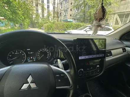 Mitsubishi Outlander 2014 года за 7 500 000 тг. в Алматы – фото 21