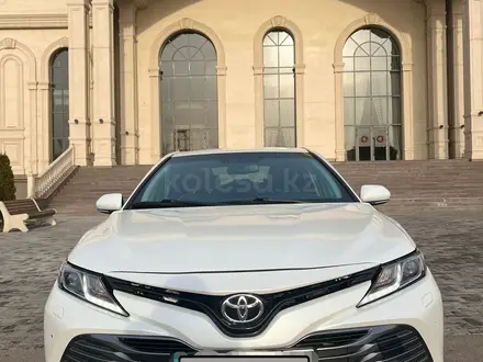 Toyota Camry 2020 года за 13 000 000 тг. в Алматы – фото 2