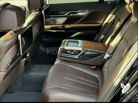 BMW 750 2016 года за 23 000 000 тг. в Алматы – фото 8