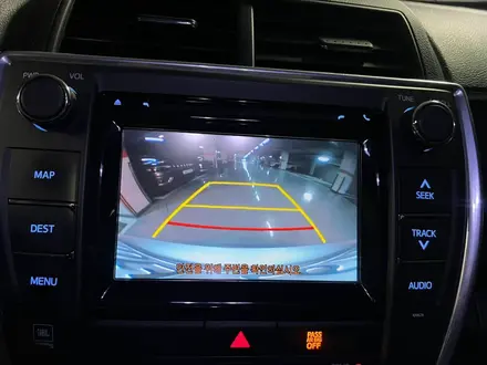 Toyota Camry 2017 года за 11 200 000 тг. в Актобе – фото 14