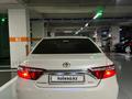 Toyota Camry 2017 года за 11 200 000 тг. в Актобе – фото 2