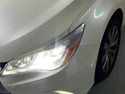 Toyota Camry 2017 года за 11 200 000 тг. в Актобе – фото 5
