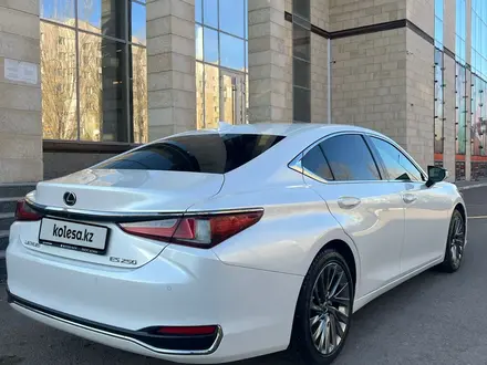 Lexus ES 250 2022 года за 21 500 000 тг. в Астана – фото 2