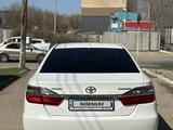 Toyota Camry 2014 года за 11 650 000 тг. в Актобе – фото 4